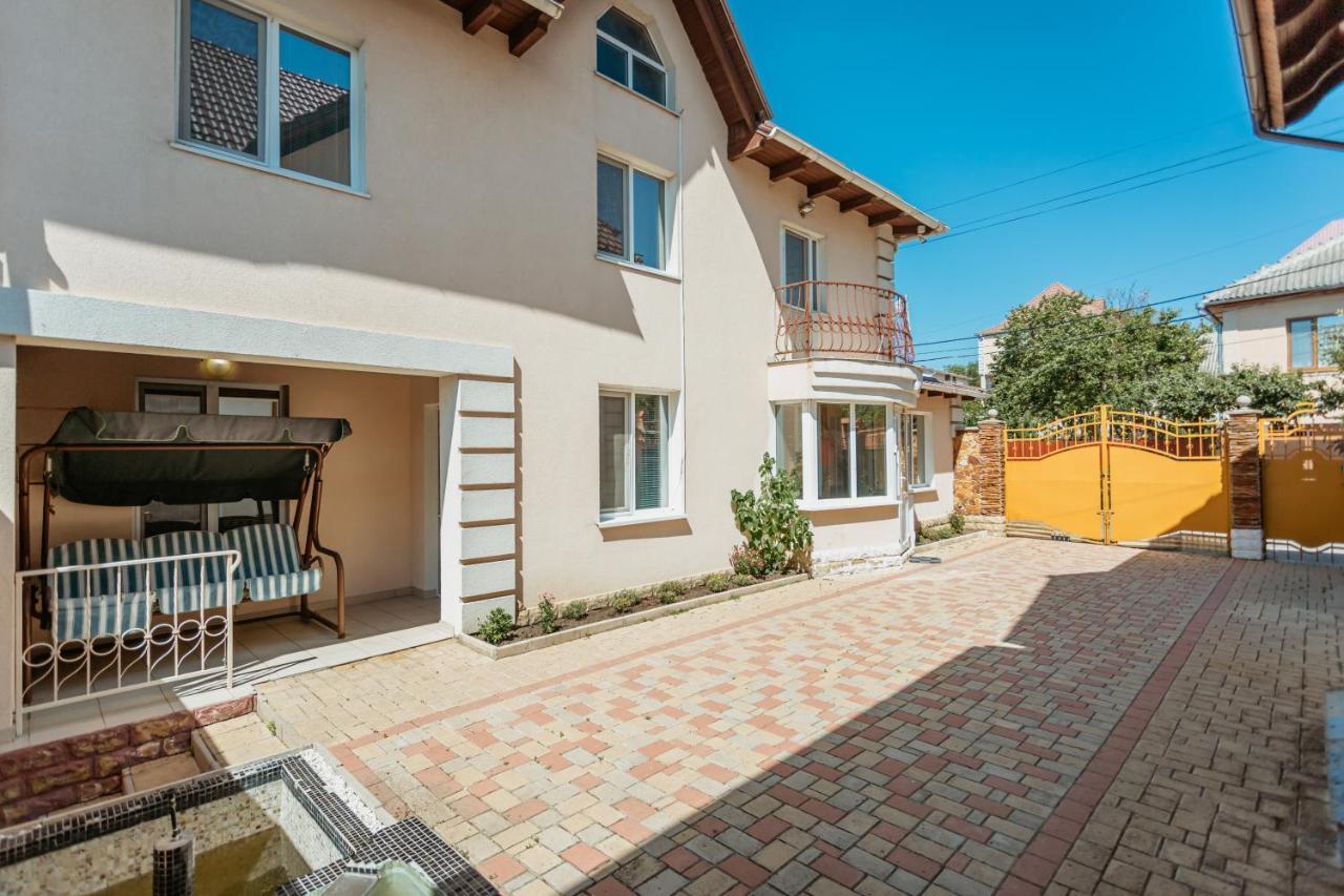 Bright And Cozy Home With Personal Terrace Chişinau Exteriör bild