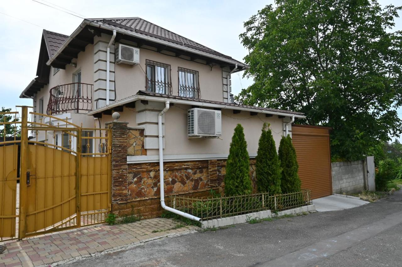 Bright And Cozy Home With Personal Terrace Chişinau Exteriör bild